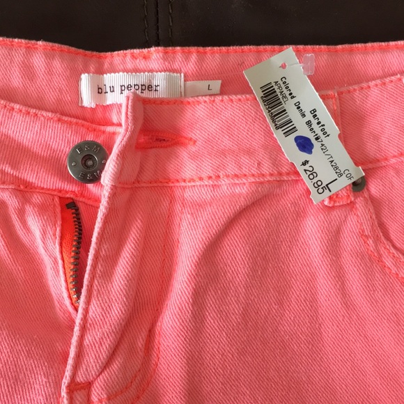 Shorts - Picture 3 of 4